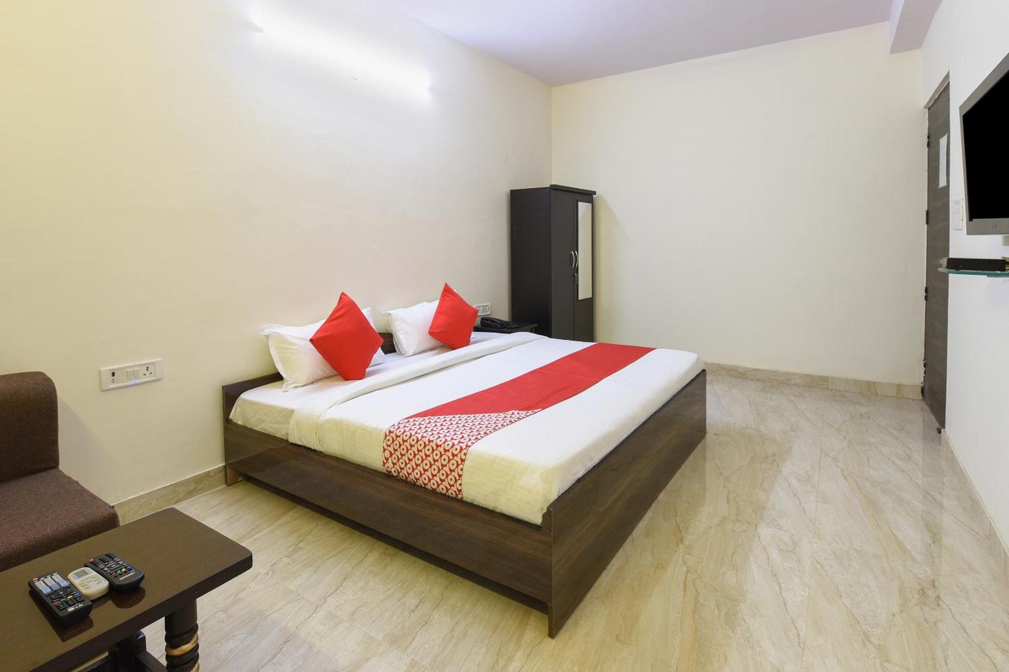Hotel O Club Residency Нью-Дели Экстерьер фото