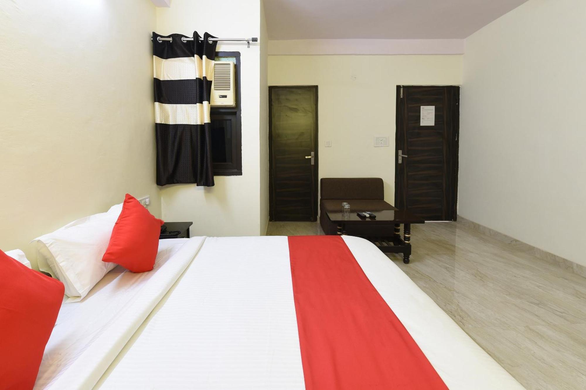 Hotel O Club Residency Нью-Дели Экстерьер фото