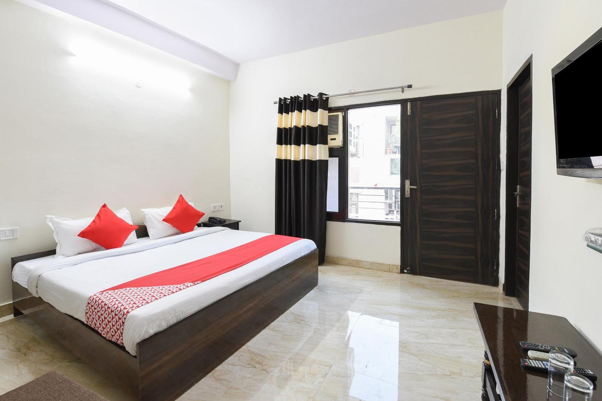 Hotel O Club Residency Нью-Дели Экстерьер фото