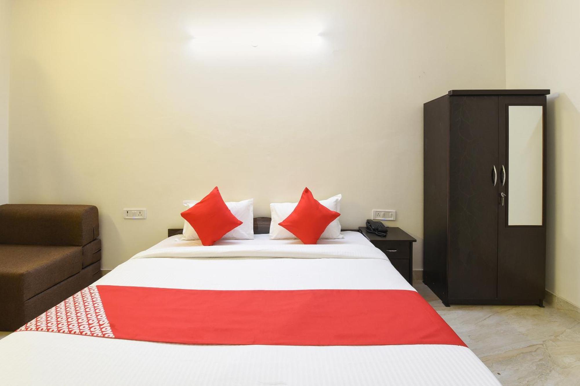 Hotel O Club Residency Нью-Дели Экстерьер фото